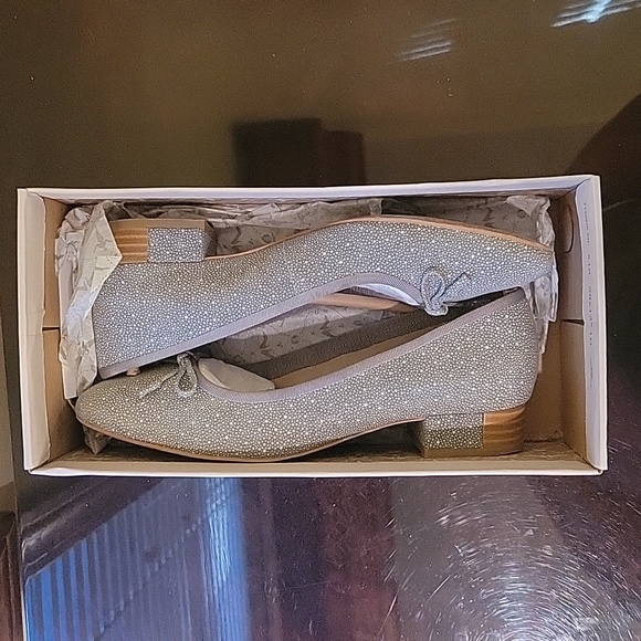 Shoes - Picture 10 of 10